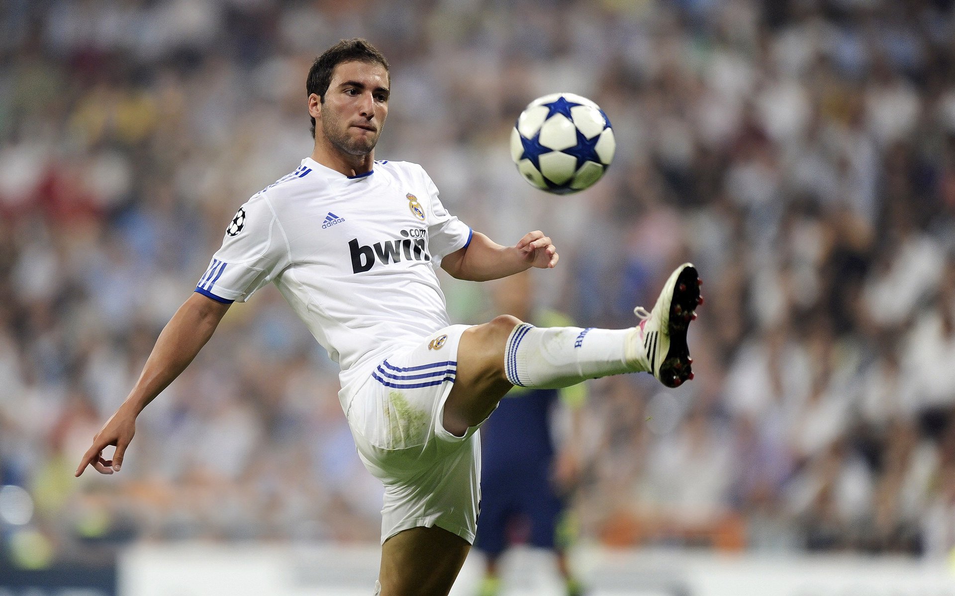 米兰体育官方网址入口-世界杯激情战：团队合作中的闪光时刻，世界杯超燃视频