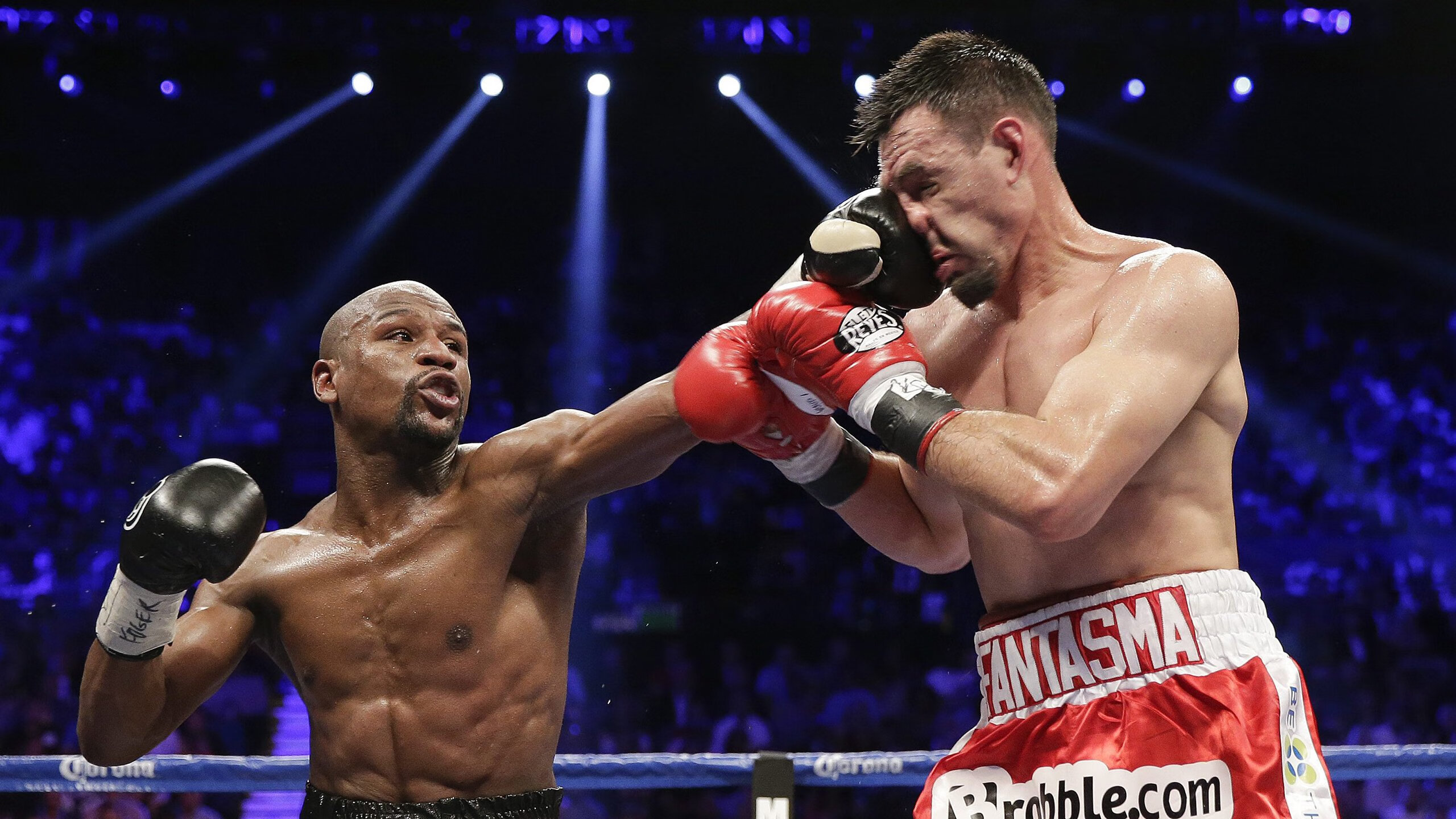 格林伍德凭借出色的防守反击和快速转守为攻,帮助袋鼠队逆转局势